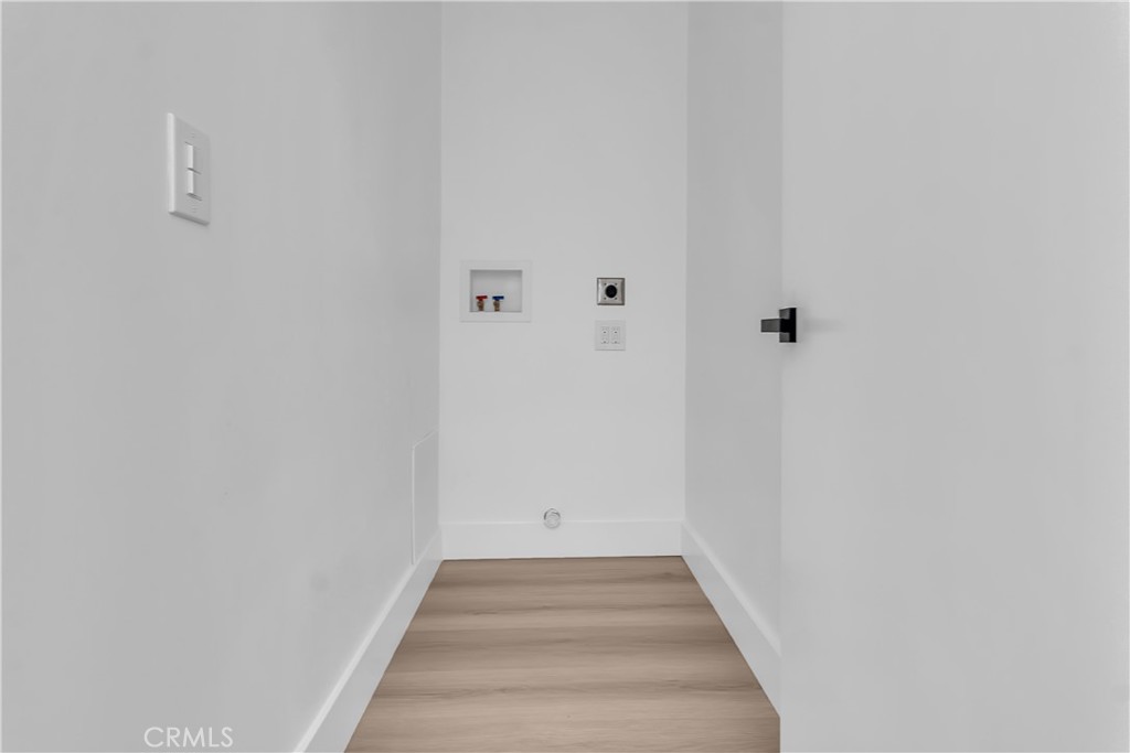 https://media.crmls.org/medias/95b73b20-6e3c-47f2-9f1f-0f464954875f.jpg?preset=X-Large