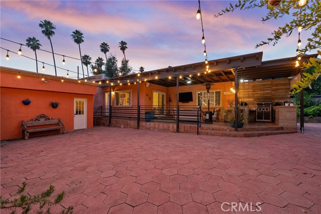 610 S Bel Aire Drive, Burbank CA: https://media.crmls.org/medias/95b77175-d47d-4667-88d2-ad75423b4405.jpg