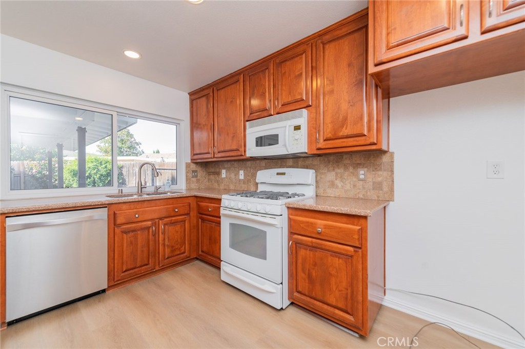 MLS #OC25272426 image #10