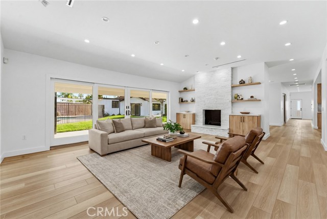 Detail Gallery Image 5 of 48 For 19510 Merridy, Northridge,  CA 91324 - 6 Beds | 6/1 Baths