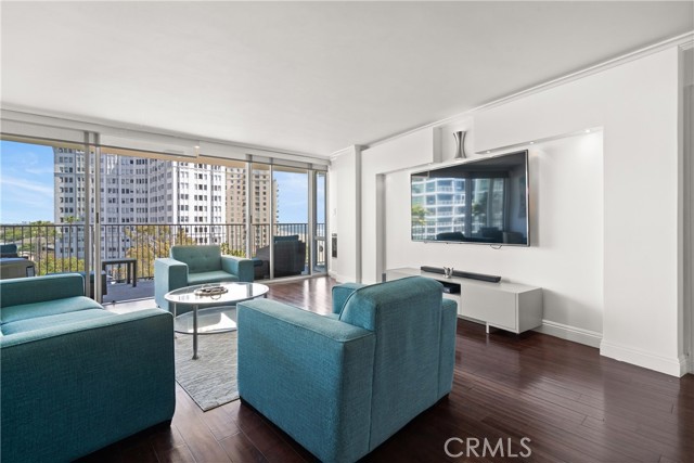 700 E Ocean Boulevard, Long Beach CA: https://media.crmls.org/medias/95b8b25c-bbf3-41e7-bb54-13ba9ae430ff.jpg