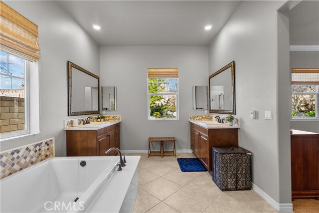 Detail Gallery Image 29 of 71 For 22385 Copper Mountain Ct, Saugus,  CA 91350 - 5 Beds | 5 Baths