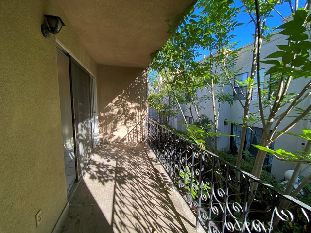 Detail Gallery Image 5 of 14 For 815 Magnolia Ave #5,  Pasadena,  CA 91106 - 3 Beds | 2 Baths
