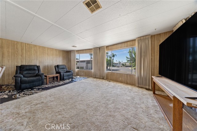 575 S Lyon, Hemet CA: https://media.crmls.org/medias/95babd1e-7d7f-4829-8e6d-e7ebee314dd1.jpg