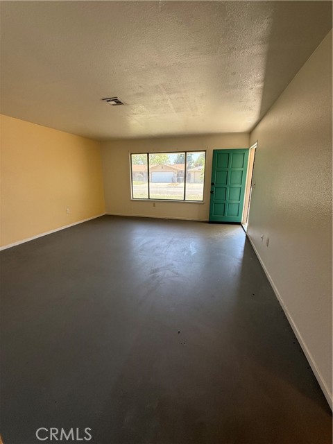 Detail Gallery Image 3 of 17 For 749 Junipero Ct, Merced,  CA 95348 - 3 Beds | 2 Baths