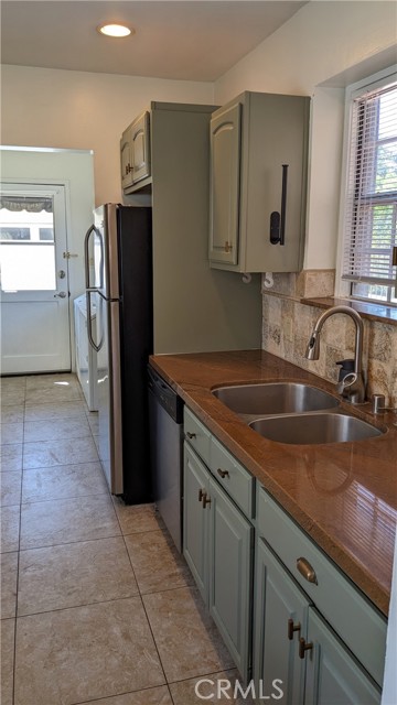 Detail Gallery Image 14 of 23 For 527 S Orchard Dr, Burbank,  CA 91506 - 4 Beds | 1/1 Baths