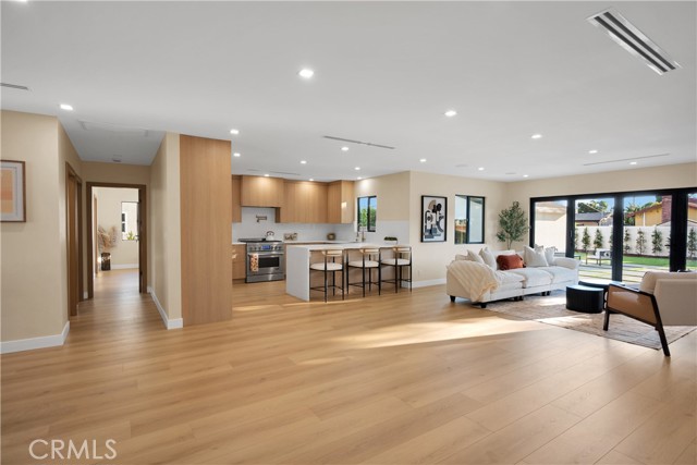 Detail Gallery Image 13 of 60 For 10509 Dempsey Ave, Granada Hills,  CA 91344 - 4 Beds | 3/1 Baths