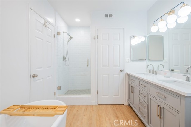 Detail Gallery Image 19 of 32 For 23100 Mulholland Dr, Woodland Hills,  CA 91364 - 4 Beds | 2 Baths
