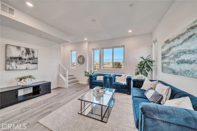 Detail Gallery Image 9 of 32 For 273 W 8th St, San Pedro,  CA 90731 - 4 Beds | 3/1 Baths