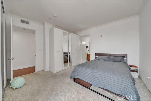 625 S Berendo Street, Los Angeles CA: https://media.crmls.org/medias/95c00e33-37df-4e5b-96b8-a98d1cd03bd3.jpg