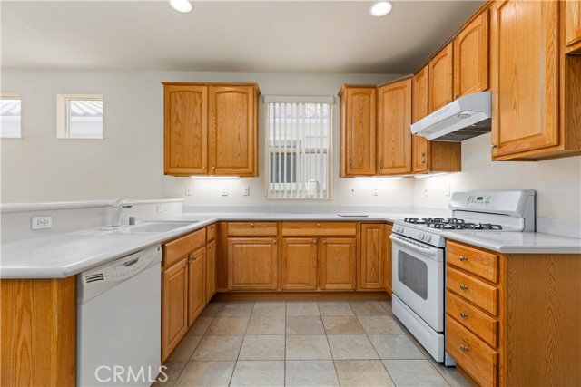 1729 Desert Poppy Lane, Beaumont CA: https://media.crmls.org/medias/95c0d4a5-e7e6-4b49-aa59-ed9d86acca71.jpg