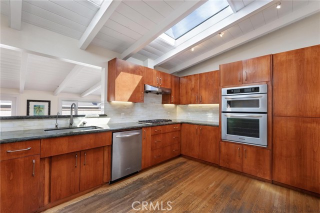 Detail Gallery Image 18 of 59 For 642 14th, Manhattan Beach,  CA 90266 - 4 Beds | 4 Baths