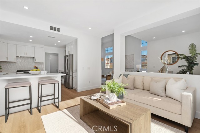 32 Comiso, Irvine CA: https://media.crmls.org/medias/95c12740-0be9-49ca-8cc5-4ec08d9273d0.jpg