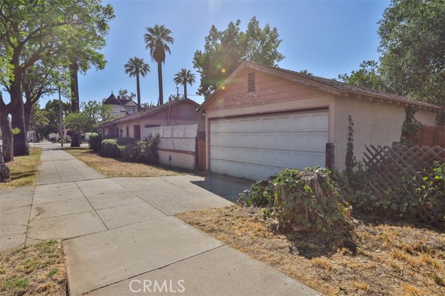 555 S Center St., Redlands CA: https://media.crmls.org/medias/95c16558-d3d6-4b9c-88d3-a027c2de8218.jpg