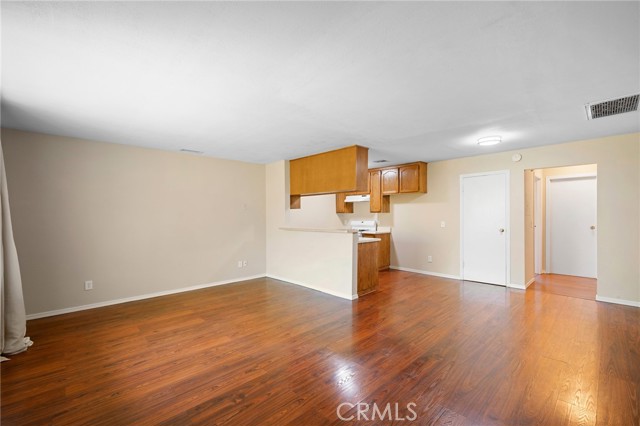 Detail Gallery Image 3 of 18 For 3807 W Victory Bld, Burbank,  CA 91505 - 1 Beds | 1 Baths