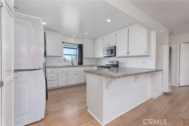 Detail Gallery Image 4 of 16 For 1029 W 161st St #E,  Gardena,  CA 90247 - 2 Beds | 1 Baths