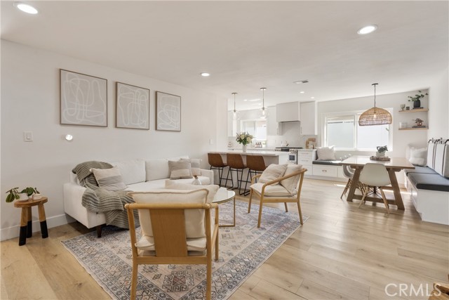 7661 Ontario Drive, Huntington Beach CA: https://media.crmls.org/medias/95c21792-2ebb-4c9f-998b-f0c068aa1744.jpg