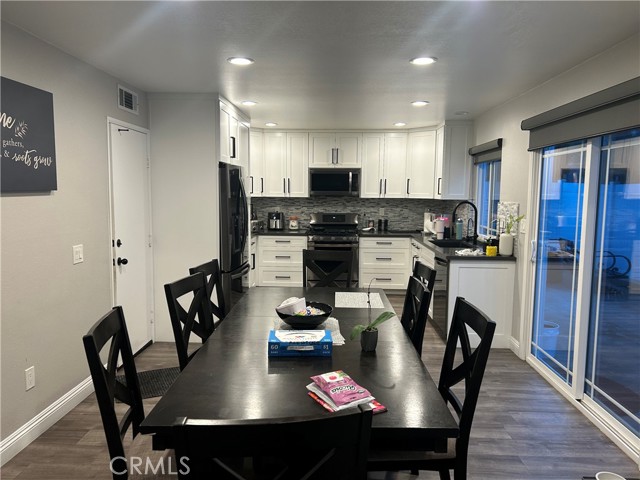 Detail Gallery Image 6 of 20 For 19 Calotte, Lake Forest,  CA 92610 - 4 Beds | 3 Baths