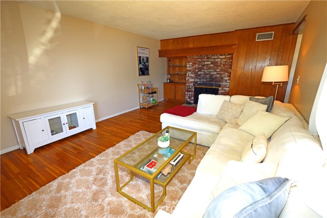 Detail Gallery Image 7 of 35 For 622 E Lomita, Orange,  CA 92867 - 4 Beds | 2 Baths