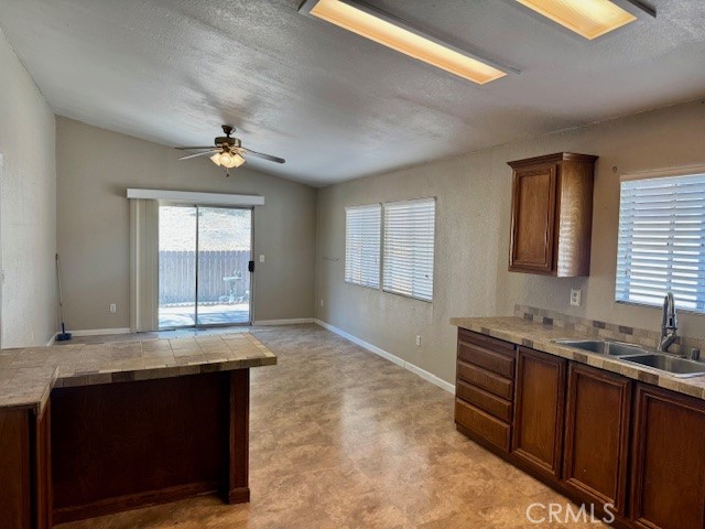 Detail Gallery Image 5 of 13 For 2570 Bridle Trail Ln, Paso Robles,  CA 93446 - 3 Beds | 2 Baths