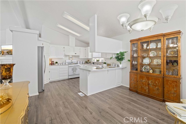 27823 Sunrise Ln, Canyon Country CA: https://media.crmls.org/medias/95c62e8e-f206-4421-9718-33355ab5de04.jpg