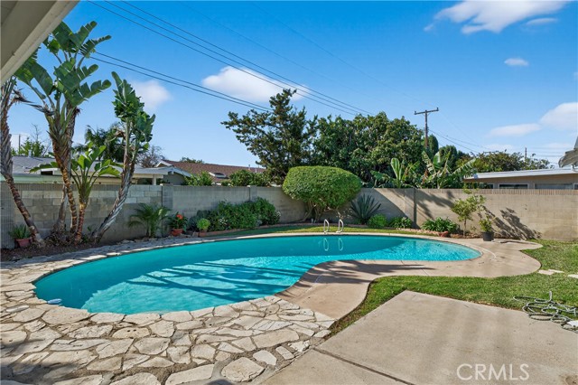 Detail Gallery Image 2 of 37 For 1610 E 20th St, Santa Ana,  CA 92705 - 3 Beds | 2 Baths