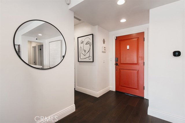 Detail Gallery Image 3 of 36 For 19545 Calvert St, Tarzana,  CA 91335 - 5 Beds | 2/1 Baths