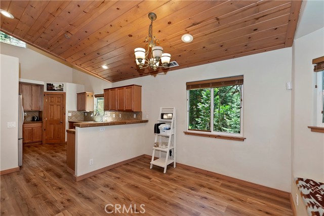 Detail Gallery Image 11 of 32 For 676 Lake Dr, Lake Arrowhead,  CA 92352 - 2 Beds | 2/1 Baths