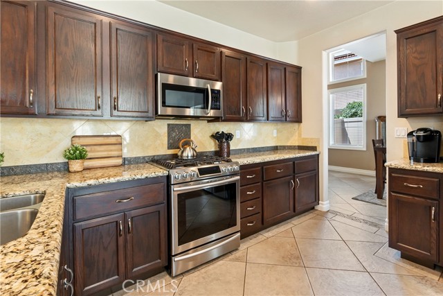 8880 Stony Brook Circle, Riverside CA: https://media.crmls.org/medias/95c87ad9-1152-474b-a3a0-731e372de07a.jpg