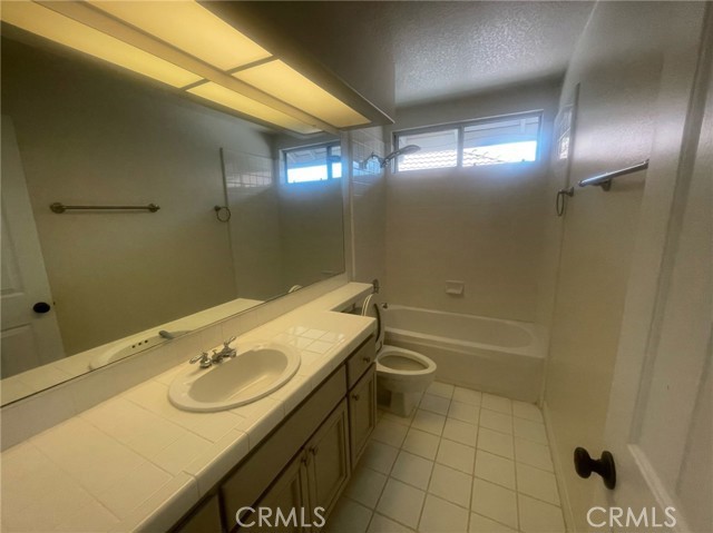 https://media.crmls.org/medias/95c8c60a-ed52-472a-beb2-55a9b25381ad.jpg?preset=X-Large