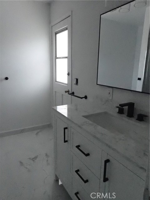 Detail Gallery Image 3 of 16 For 2674 W Sereno Pl, Anaheim,  CA 92804 - 5 Beds | 3/1 Baths