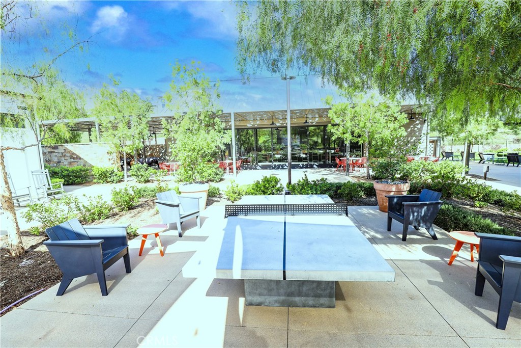 https://media.crmls.org/medias/95ca13ab-5198-41d8-8b98-c90e7992cd68.jpg?preset=X-Large