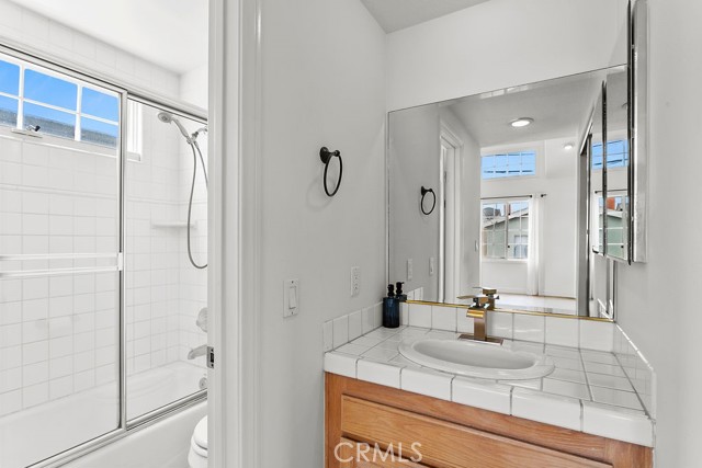 426 Goldenrod Avenue, Corona del Mar CA: https://media.crmls.org/medias/95ca8155-45c2-4eca-9a67-497c1a2c160b.jpg