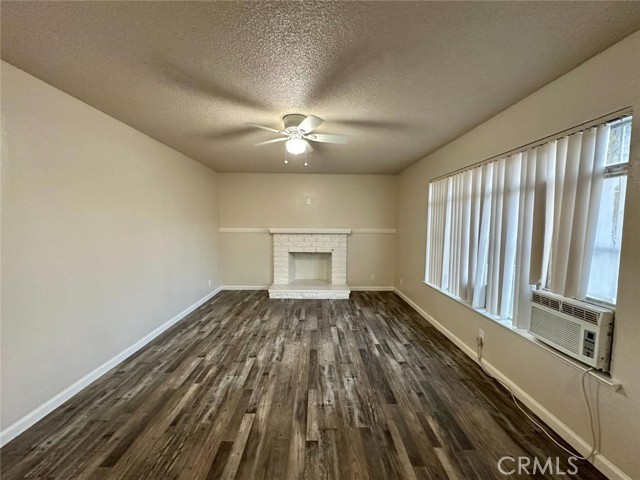 Detail Gallery Image 4 of 17 For 4747 E Braly Ave, Fresno,  CA 93702 - 3 Beds | 2 Baths