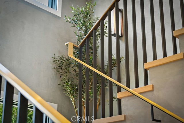 Detail Gallery Image 8 of 51 For 13008 Huston St, Sherman Oaks,  CA 91423 - 5 Beds | 6/1 Baths
