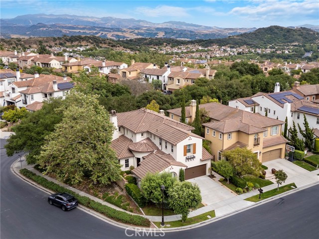 21 Corte Lomas Verdes, San Clemente CA: https://media.crmls.org/medias/95cbbd3b-d33f-4646-a590-3cbe8d607c0b.jpg