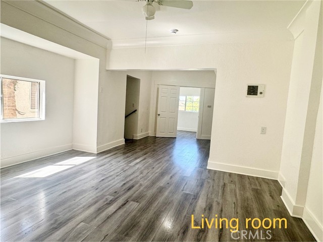 Detail Gallery Image 3 of 12 For 206 W 52nd Pl, Los Angeles,  CA 90037 - 4 Beds | 1/1 Baths