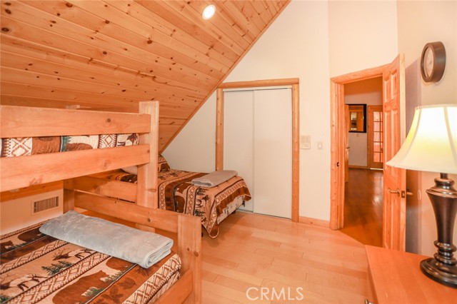 Detail Gallery Image 16 of 59 For 351 Glenwood Dr, Big Bear Lake,  CA 92315 - 4 Beds | 3/1 Baths