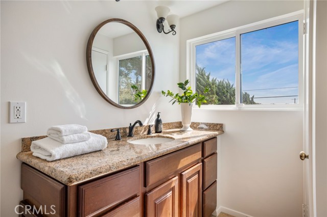 Detail Gallery Image 29 of 52 For 7836 W 81st, Playa Del Rey,  CA 90293 - 4 Beds | 2/1 Baths