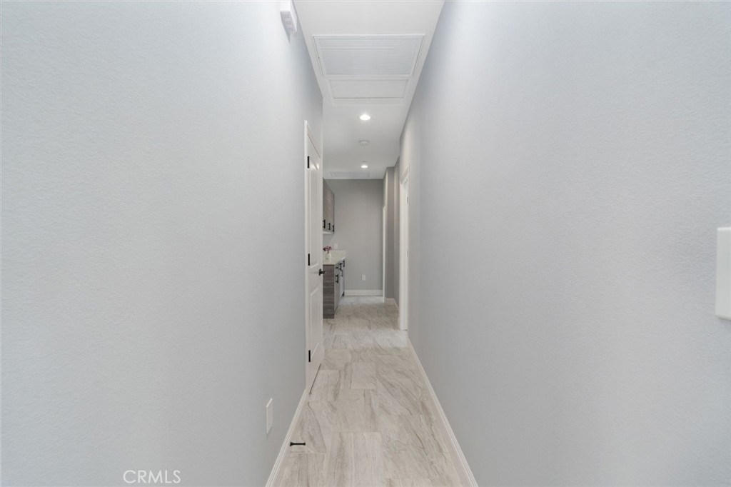 https://media.crmls.org/medias/95cf652b-4325-47c8-8b54-6497d9e07978.jpg?preset=X-Large