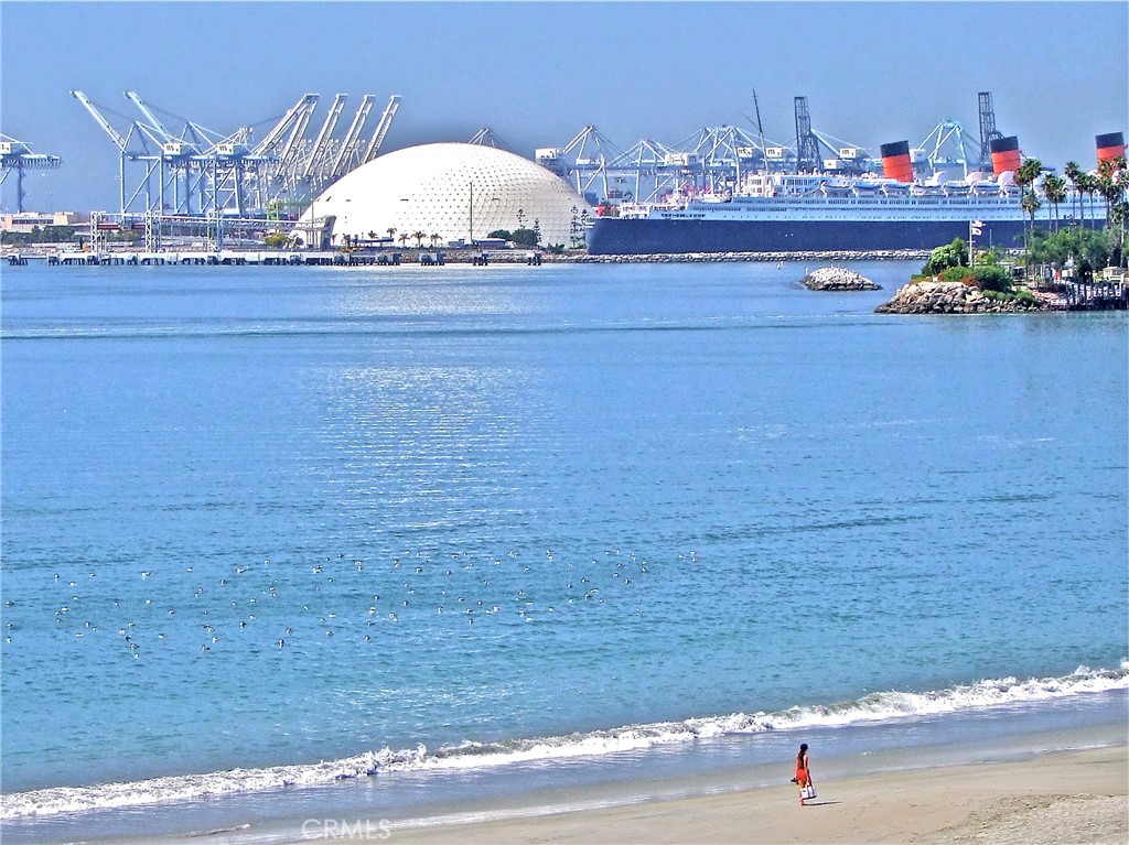 https://media.crmls.org/medias/95cf6b0a-004e-4f0a-84cd-ea44402f3d29.jpg?preset=X-Large