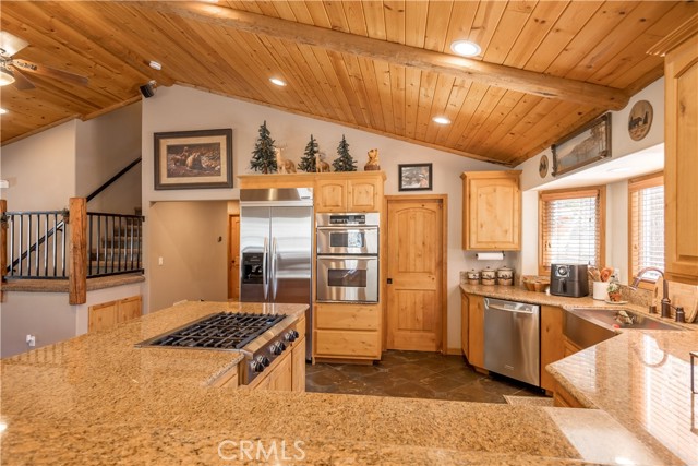 Detail Gallery Image 13 of 39 For 41537 Mockingbird, Big Bear Lake,  CA 92315 - 4 Beds | 3/1 Baths