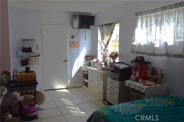 13104 Hoyt Street, Pacoima CA: https://media.crmls.org/medias/95d041c2-5e5f-40e1-8066-07af32b18534.jpg