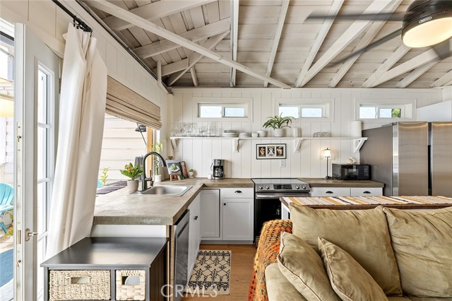 128 Esplanade, San Clemente CA: https://media.crmls.org/medias/95d14e90-ec86-473c-9efa-44c2316c6dd4.jpg