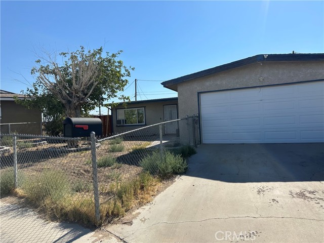 1209 Roberta Court, Barstow, California 92311, 3 Bedrooms Bedrooms, ,2 BathroomsBathrooms,Single Family Residence,For Sale,Roberta,DW24137392