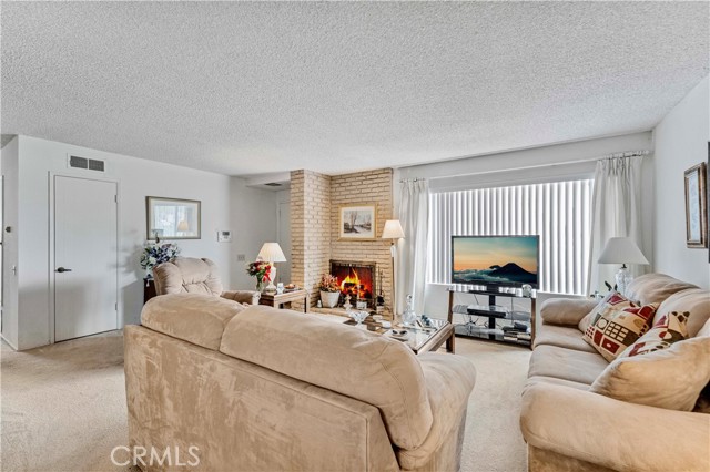 7340 Corsican Drive, Huntington Beach CA: https://media.crmls.org/medias/95d1f33a-5a7d-45f4-8cf9-d00385601790.jpg
