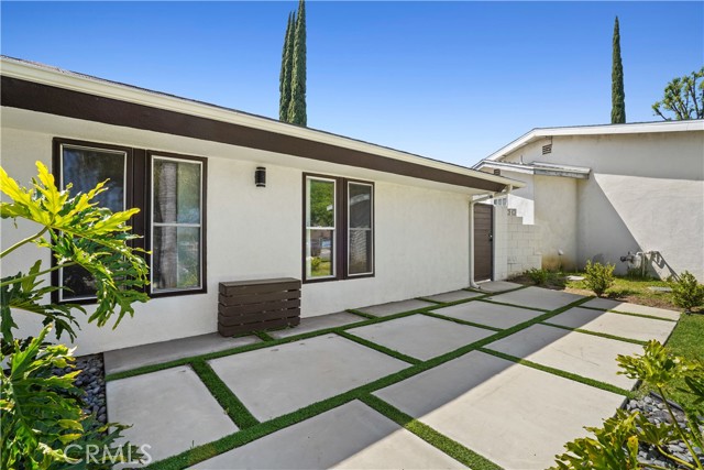 Detail Gallery Image 5 of 39 For 12835 Titian Ave, Granada Hills,  CA 91344 - 3 Beds | 2 Baths