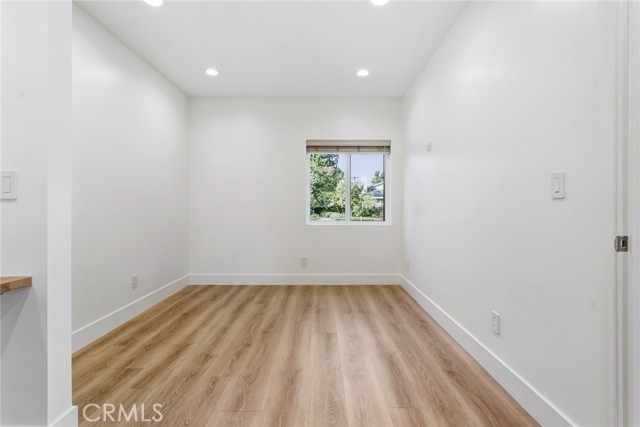 Detail Gallery Image 14 of 39 For 6200 Woodlake Ave, Woodland Hills,  CA 91367 - 3 Beds | 2 Baths