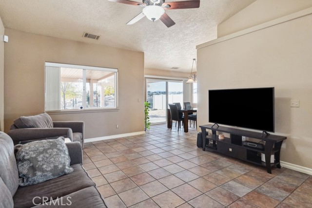 Detail Gallery Image 6 of 54 For 18463 Orange St, Hesperia,  CA 92345 - 4 Beds | 2 Baths