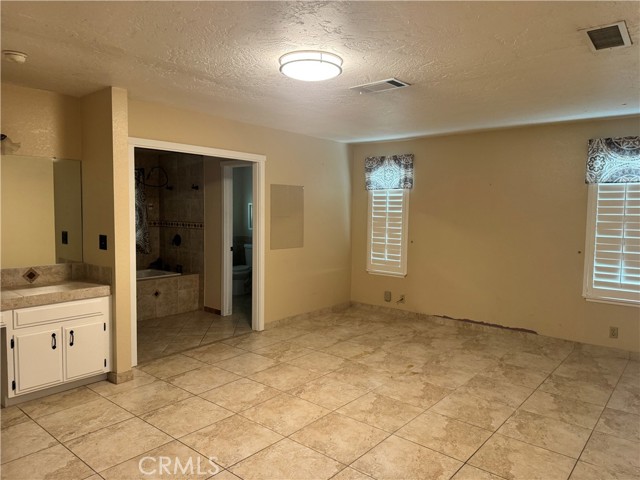 Detail Gallery Image 5 of 24 For 14705 Mandan Rd, Apple Valley,  CA 92307 - 3 Beds | 2/1 Baths